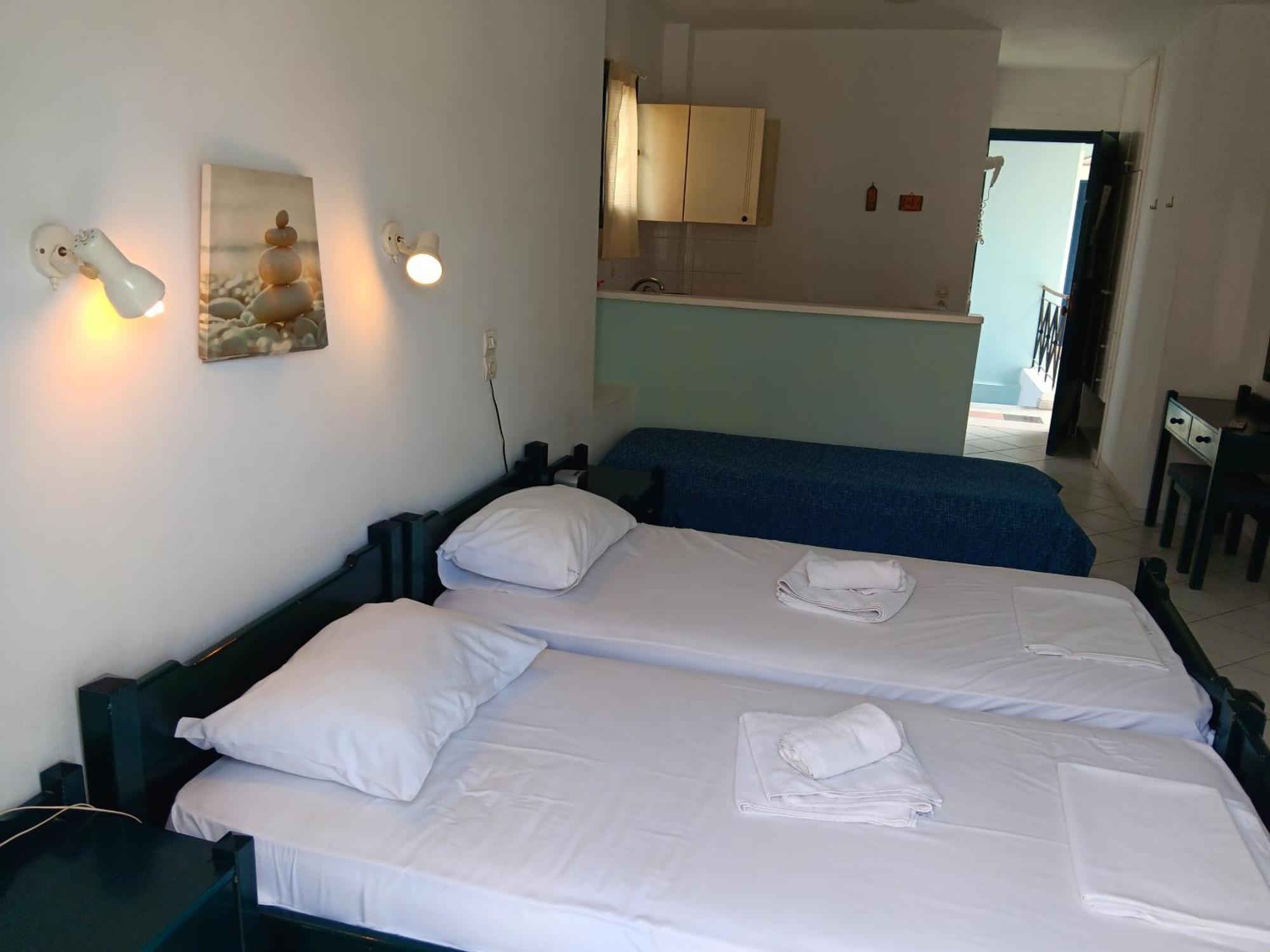 Small Economy - Crete * Agia Pelagia (Crete)